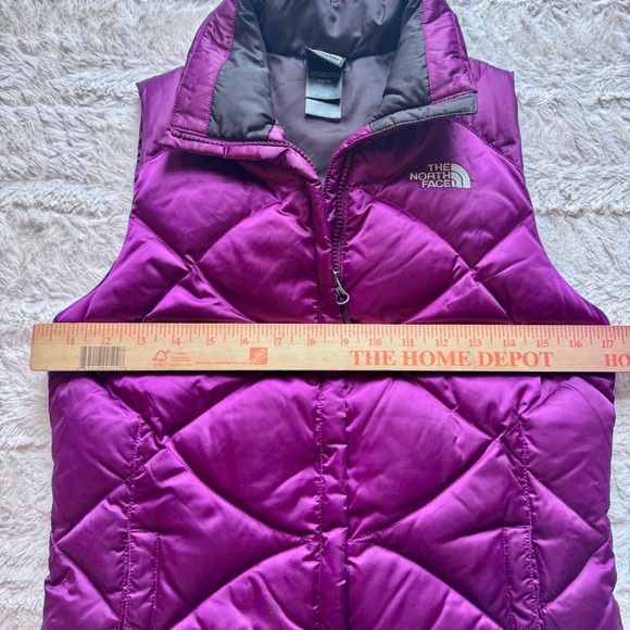 The North Face Women's Vibrant Purple Puffer Vest - Picture 4 of 5